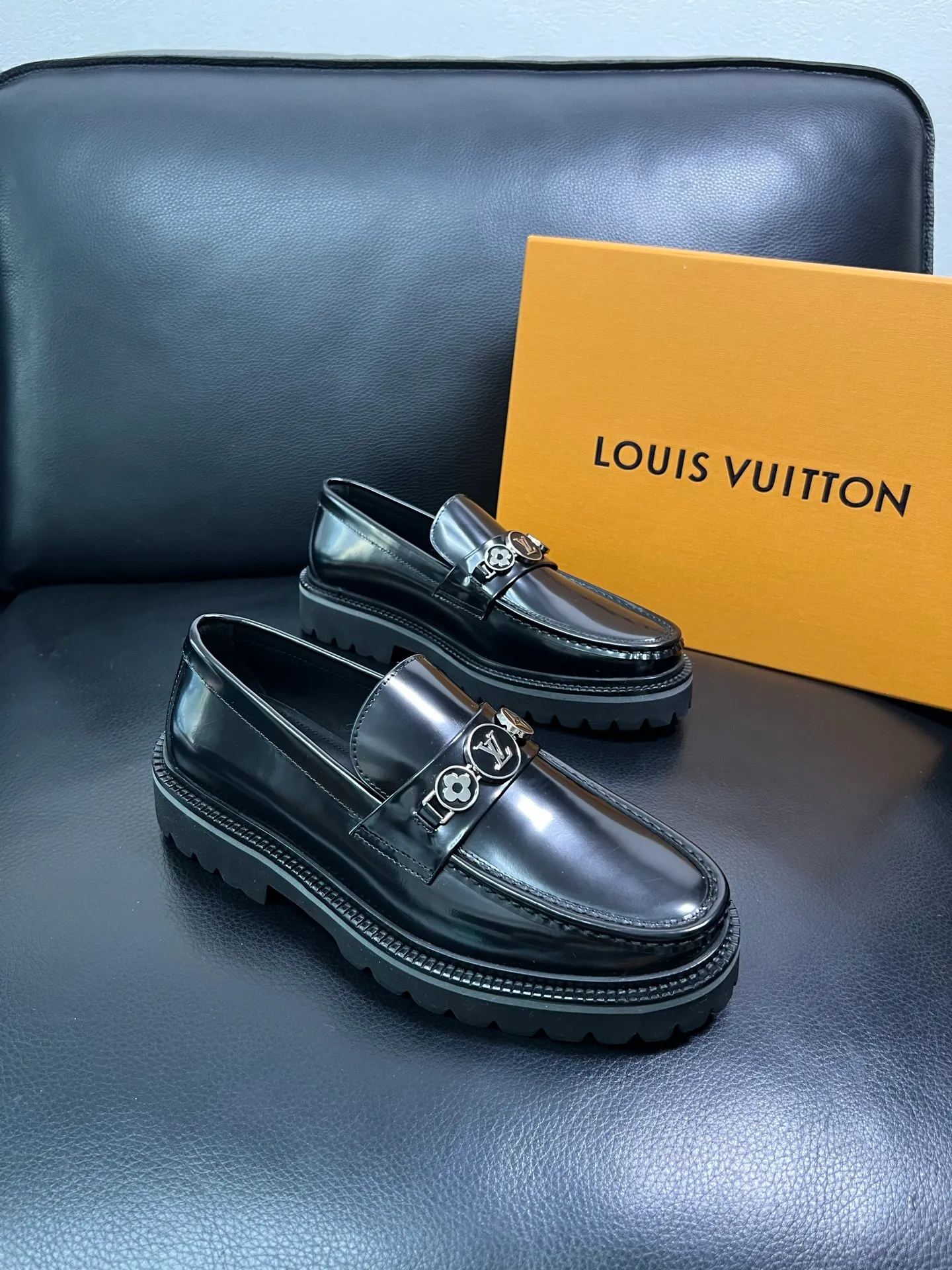 Men's shoes 💰780 Lv top purchasing Louis Vuitton leather shoes counter synchronization, uppers imported from Italy, imported water-dyed cowhide lining, soles: original soles specially provided by the original factory, original factory follow-up goods, high quality, welcome to compare, code number 38-44 (customized 45) 85842